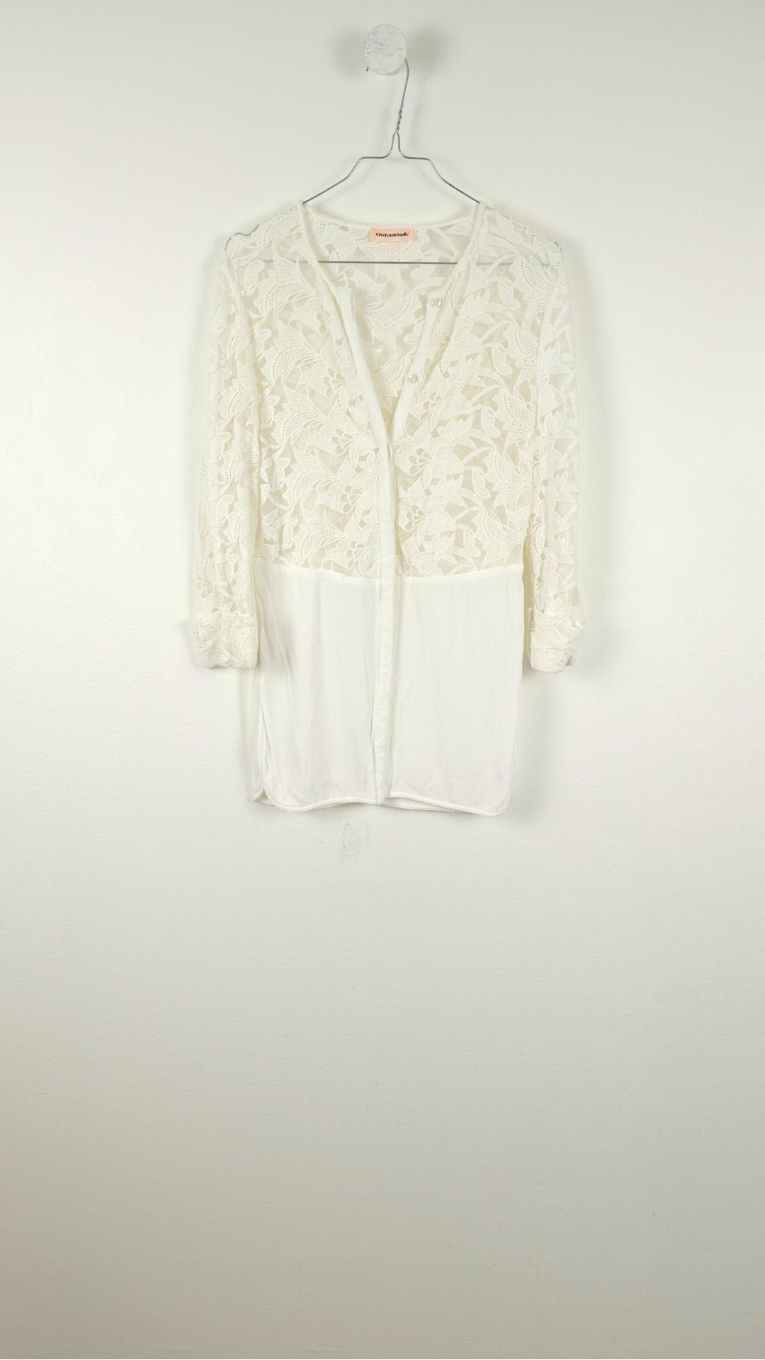 Hvid skjorte med blonder og 3/4 ærmer fra Custommade, Str. 34