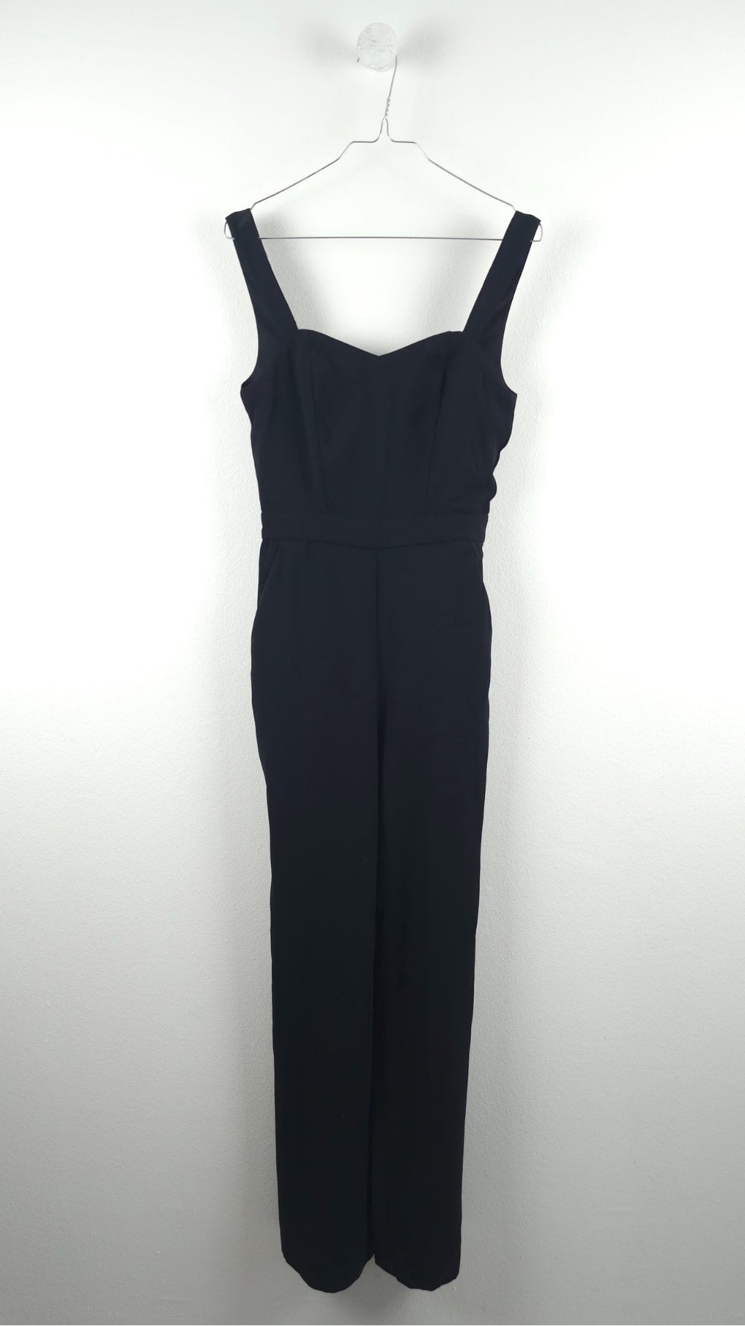 Sort ærme-løs jumpsuit med åben ryg fra H&M, Str. 36