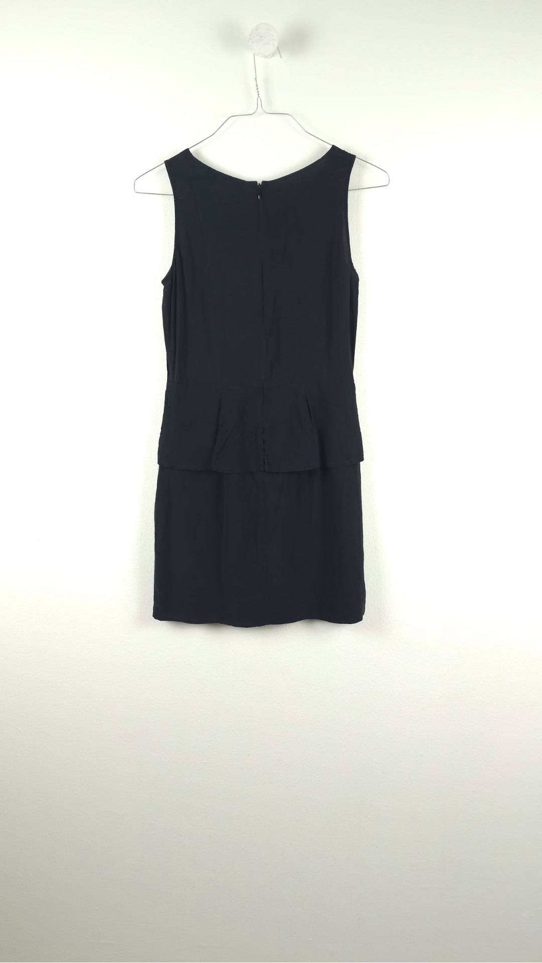 Kort sort ærmeløs kjole med peplum fra Storm & Marie, Str. 36 - Billede 3