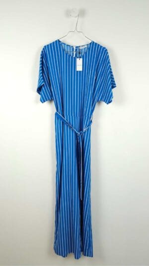 Lang blå hvid-stribet jumpsuit med bælte fra Pieces, Str. M
