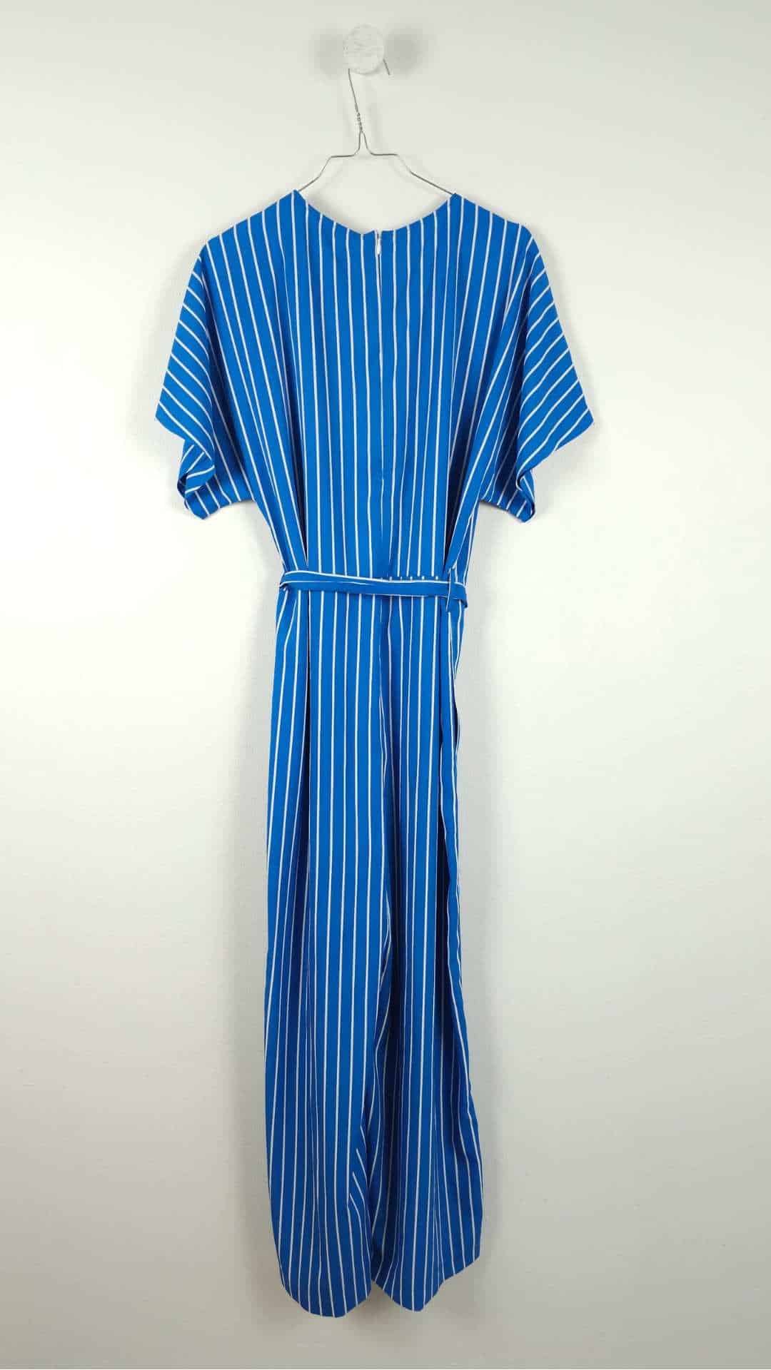 Lang blå hvid-stribet jumpsuit med bælte fra Pieces, Str. M - Billede 3