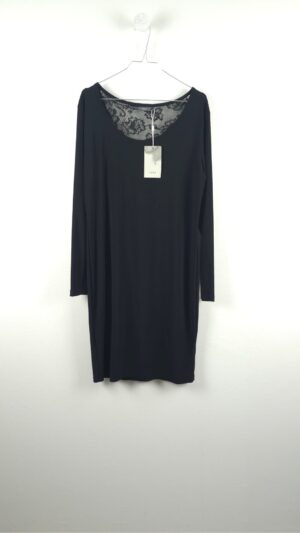 Sort kjole med lange ærmer og blonde detaljer på ryggen fra Ichi, Str. XL