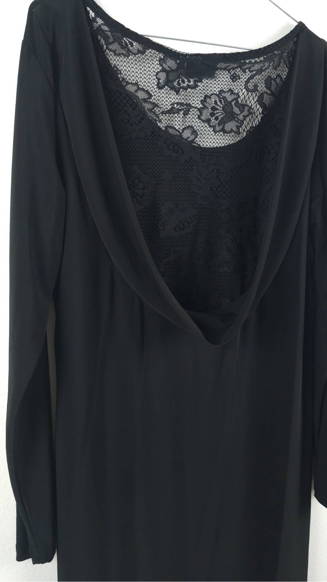 Sort kjole med lange ærmer og blonde detaljer på ryggen fra Ichi, Str. XL - Billede 3