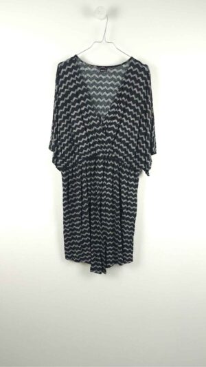 Sort/hvid tunika med stor V-åbning fra Gina Tricot, Str. XL