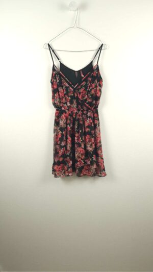 Sort kjole med blomster og stropper fra Bershka, Str. XS