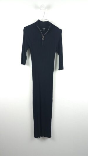 Sort sweaterkjole med 3/4 ærmer og lukning i udskæringen fra Monki, Str. XS