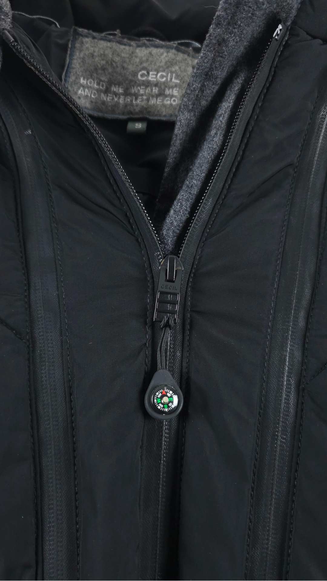 Sort/grå vinterjakke med hoodie fra Cecil, Str. S - Billede 4