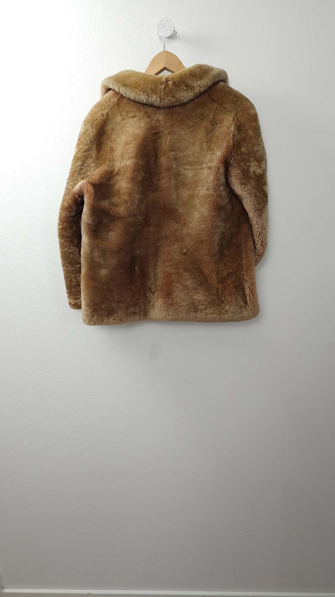 Brun pelsjakke fra Bolivia, Str. S/M - Billede 2