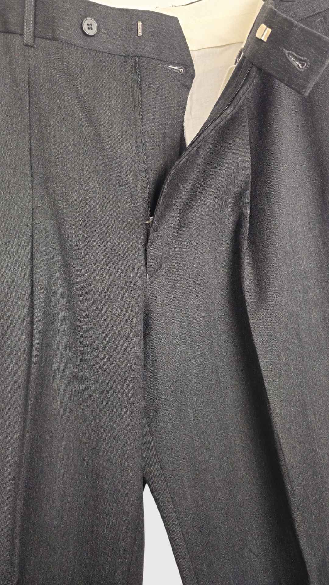 Gråt jakkesæt fra Alexandre of London, jakke str. XL, bukser str. 104 - Billede 8