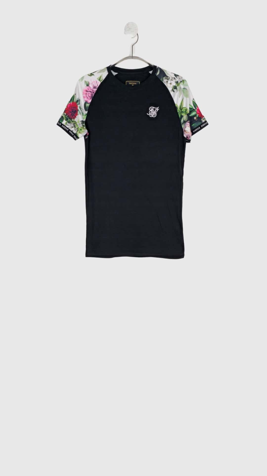 Sort t-shirt med blomster på ærmer fra Sik Silk, Str. XS - Billede 2